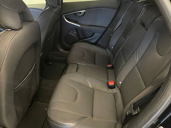 Volvo V40 Cross Country 10 of 13