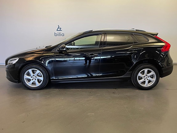 Volvo V40 Cross Country 2 of 13