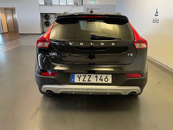 Volvo V40 Cross Country 4 of 13