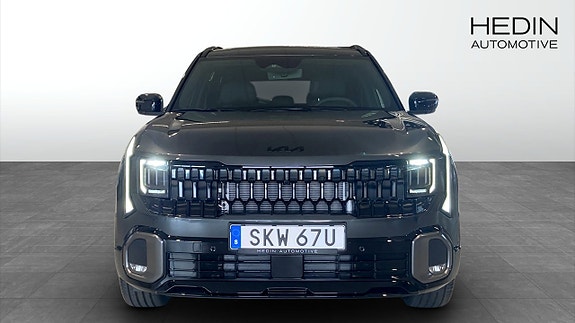 Kia Seltos 8 of 12