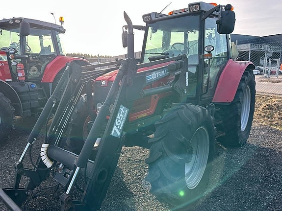Massey Ferguson 6470 3 of 6