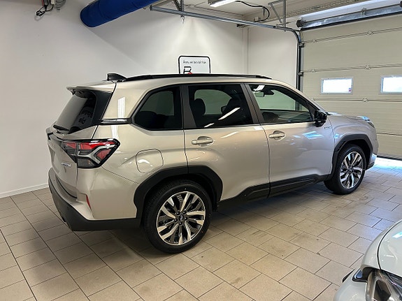 Subaru Forester 2 of 5
