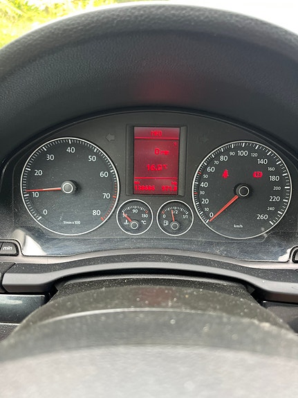 Volkswagen Golf V 8 of 8