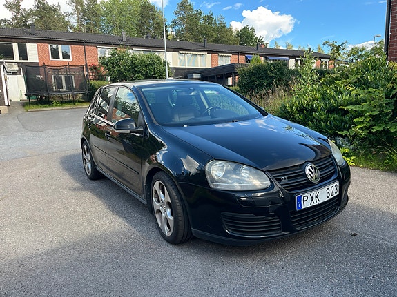 Volkswagen Golf V 2 of 8