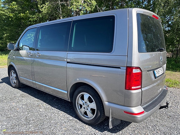 Volkswagen Multivan 7 of 30