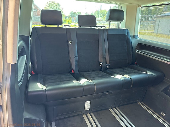 Volkswagen Multivan 21 of 30