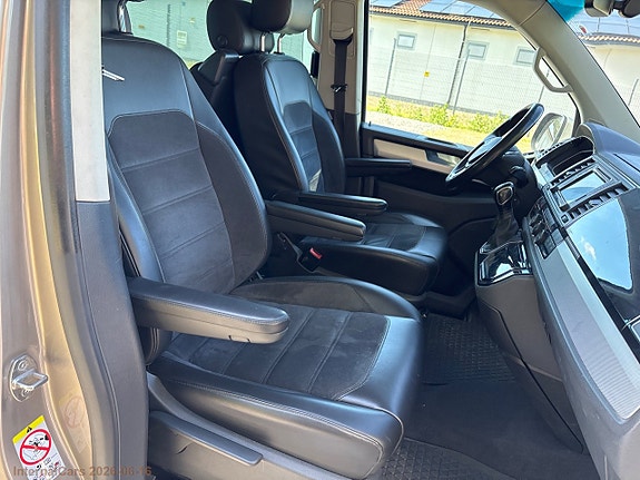 Volkswagen Multivan 17 of 30
