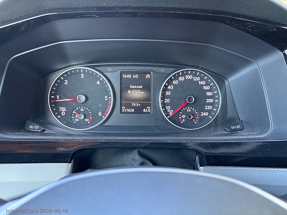 Volkswagen Multivan 10 of 30