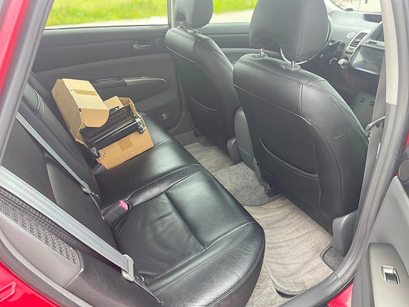 Toyota Prius 8 of 17