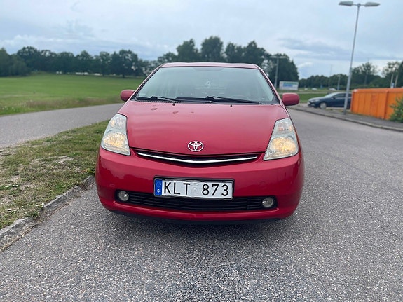 Toyota Prius 4 of 5