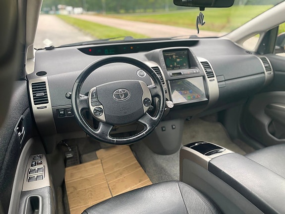 Toyota Prius 6 of 17