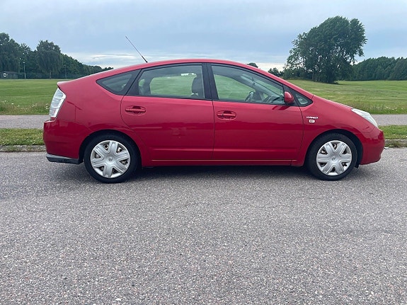 Toyota Prius 3 of 5