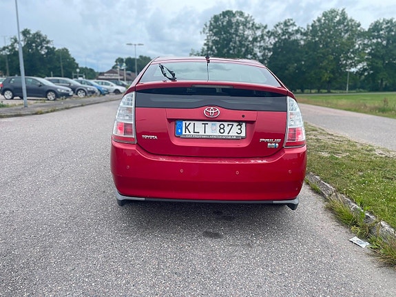 Toyota Prius 5 of 5
