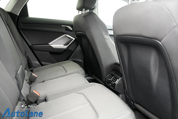 Audi Q3 22 of 30