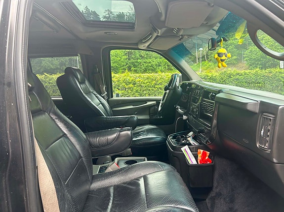 Chevrolet Van 2008 photo 3