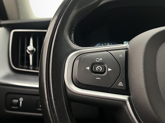Volvo XC60 13 of 30