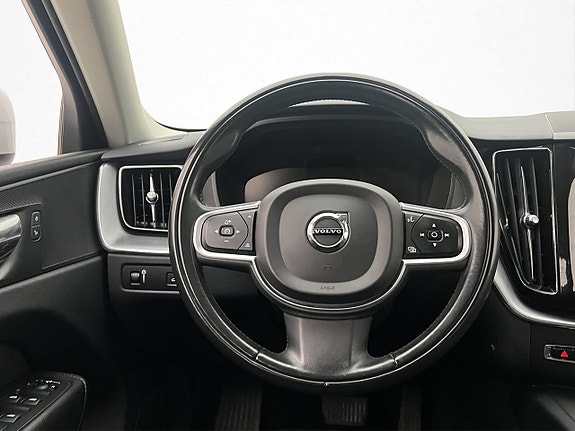Volvo XC60 12 of 30