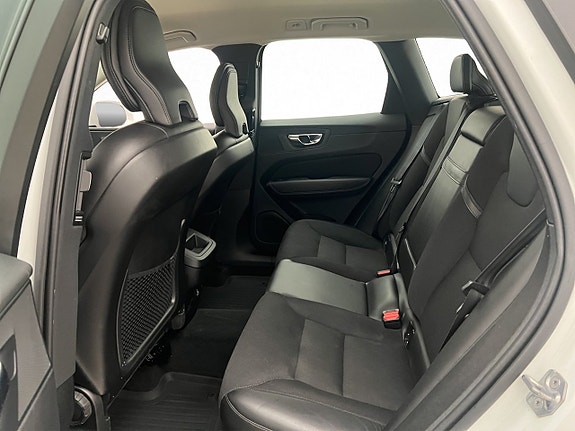 Volvo XC60 25 of 30