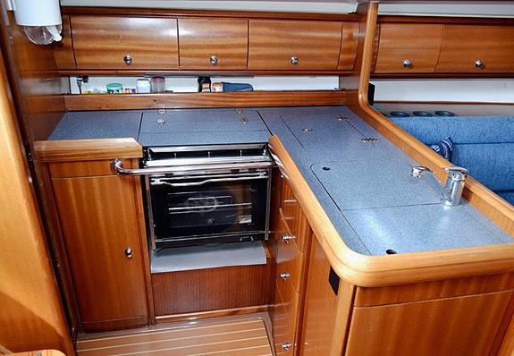 Bavaria 36 2 cabin 6 of 6