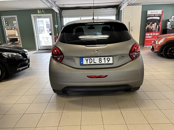 Peugeot 208 6 of 9