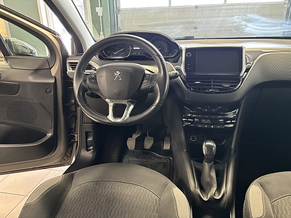 Peugeot 208 5 of 9
