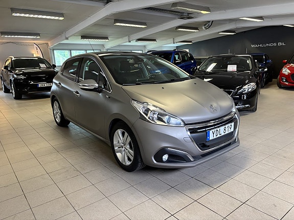 Peugeot 208 2 of 9
