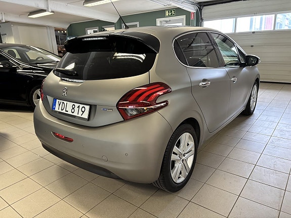 Peugeot 208 8 of 9