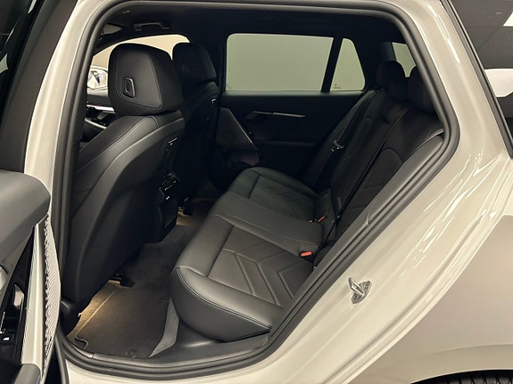 BMW 530e 11 of 25