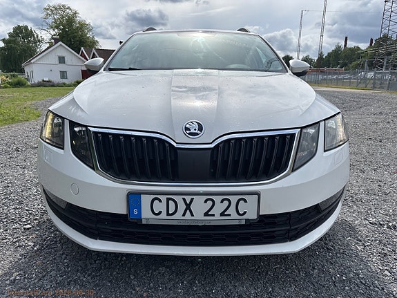 Skoda Octavia 2 of 5