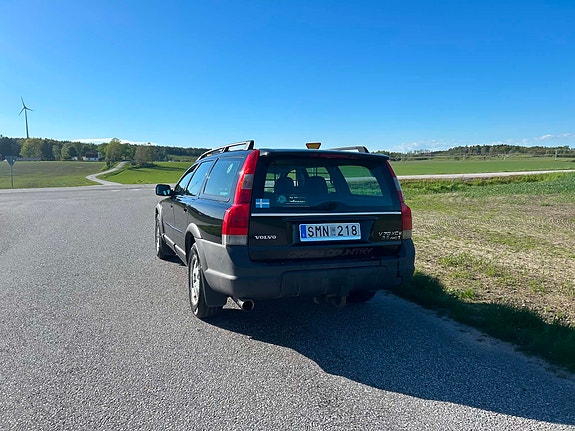 Volvo XC70 2 of 5