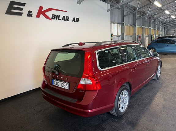 Volvo V70 3 of 5