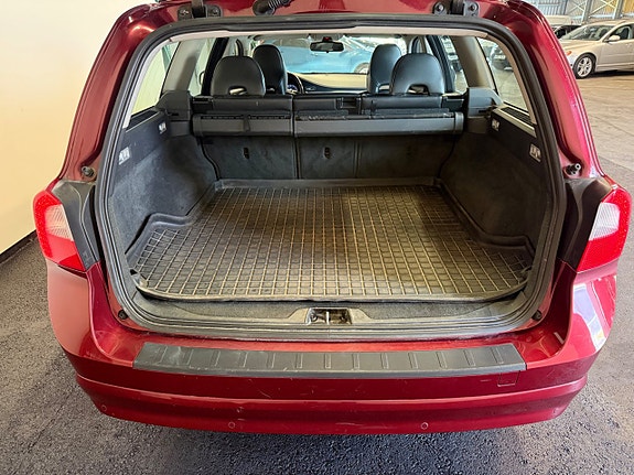 Volvo V70 12 of 13