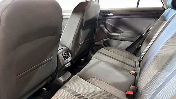 Volkswagen T-Roc 12 of 19