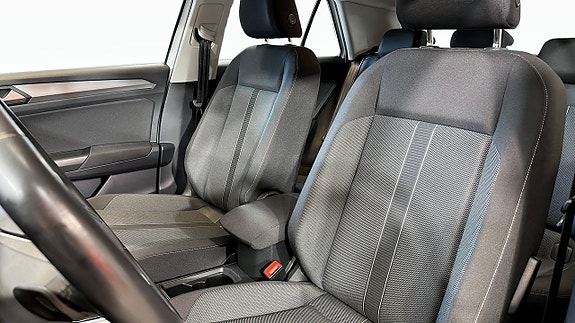 Volkswagen T-Roc 8 of 19
