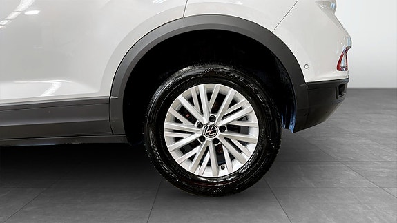 Volkswagen T-Roc 6 of 19
