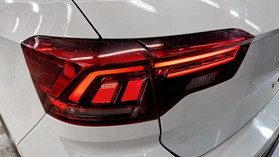 Volkswagen T-Roc 14 of 19