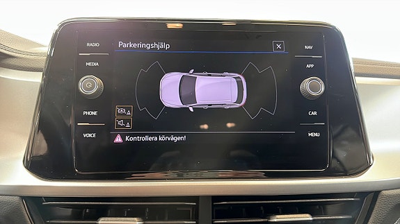 Volkswagen T-Roc 16 of 19