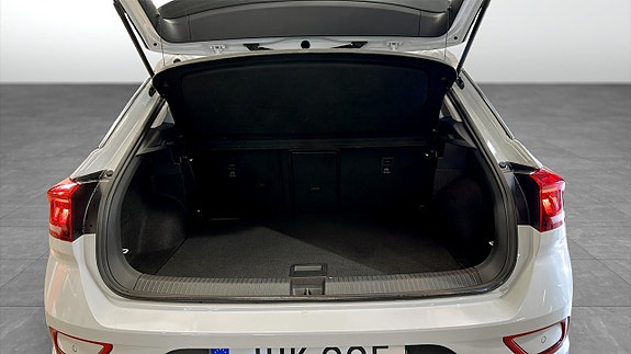 Volkswagen T-Roc 13 of 19