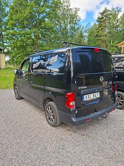 Nissan NV200 2 of 4