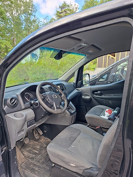 Nissan NV200 3 of 4