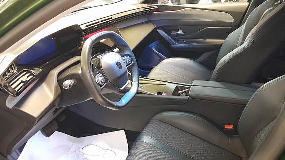 Peugeot 308 2 of 5
