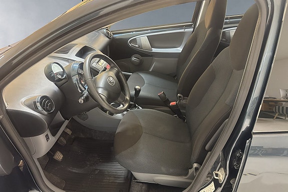 Toyota Aygo 3 of 5