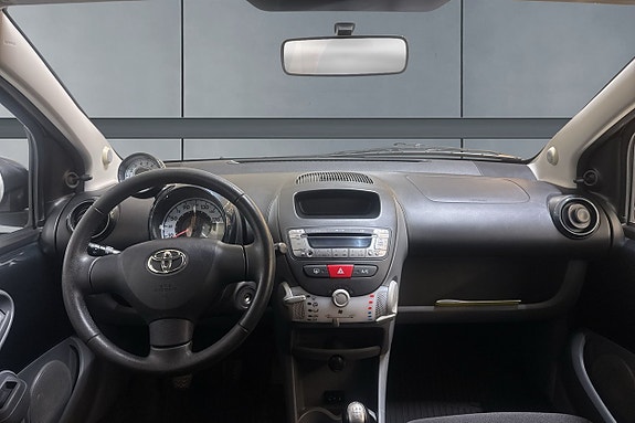 Toyota Aygo 2 of 5