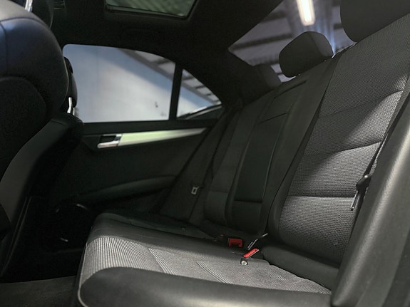 Mercedes-Benz C220 13 of 17