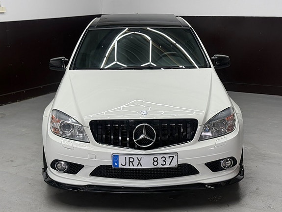 Mercedes-Benz C220 2 of 5