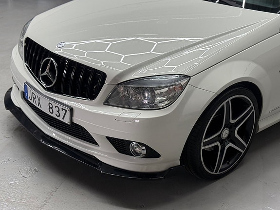 Mercedes-Benz C220 4 of 5