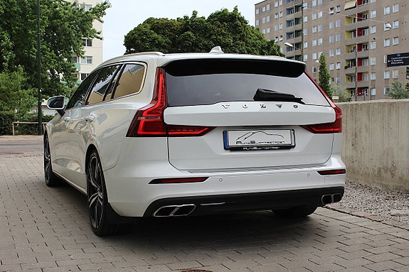 Volvo V60 2 of 25