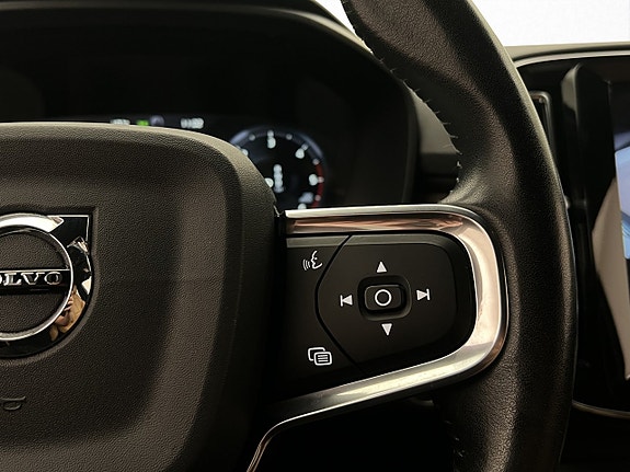 Volvo XC40 15 of 30