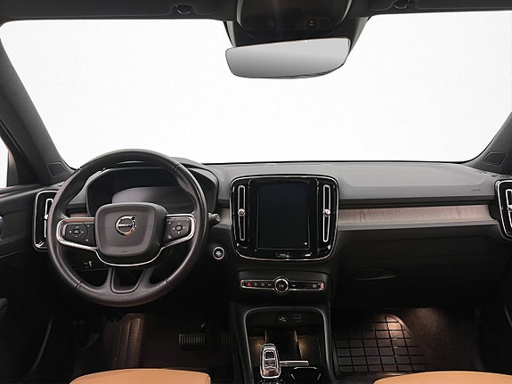 Volvo XC40 11 of 30