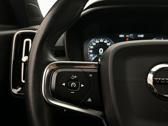Volvo XC40 13 of 30